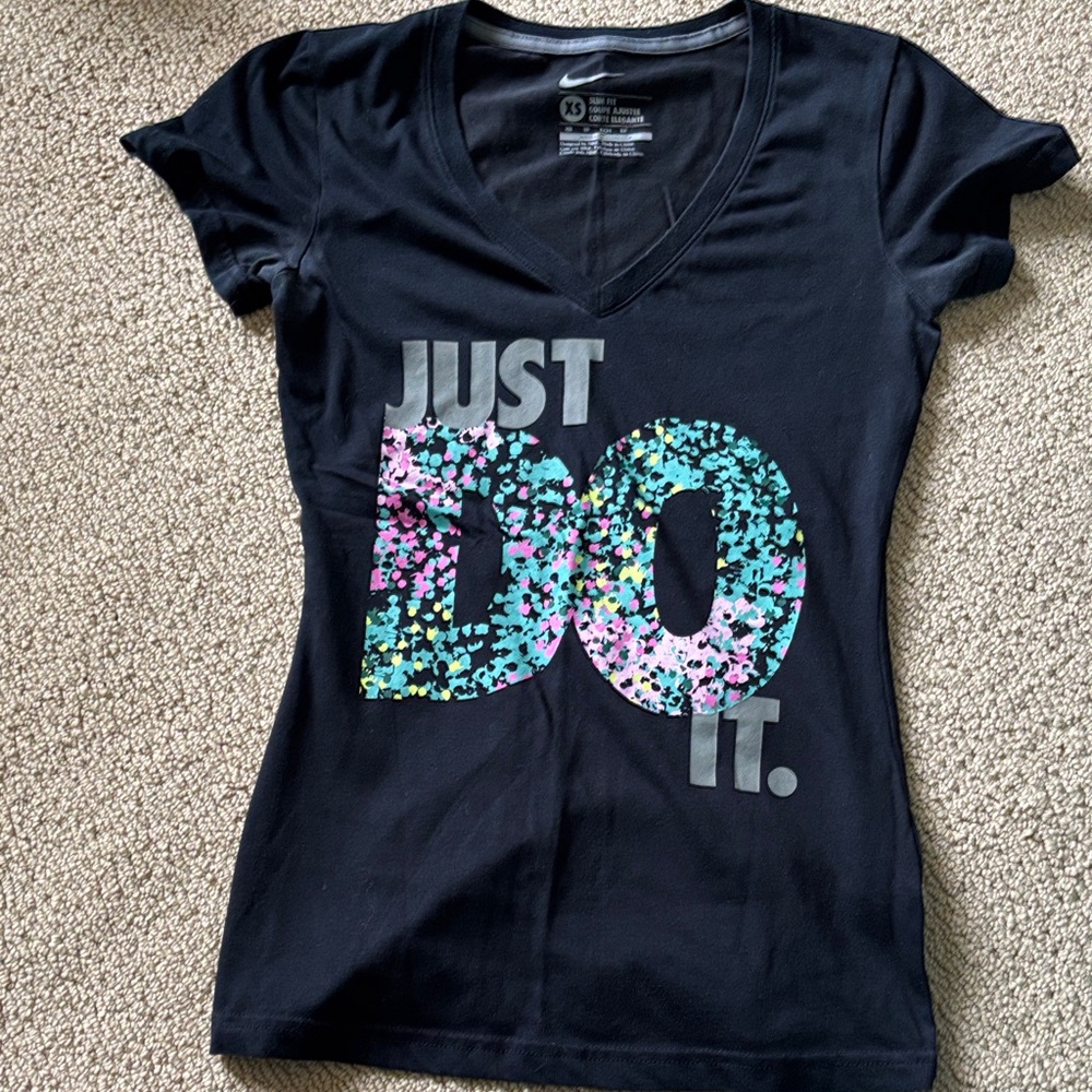 Nike Black V‑Neck Tee with Multicolor Floral 'DO' Graphic